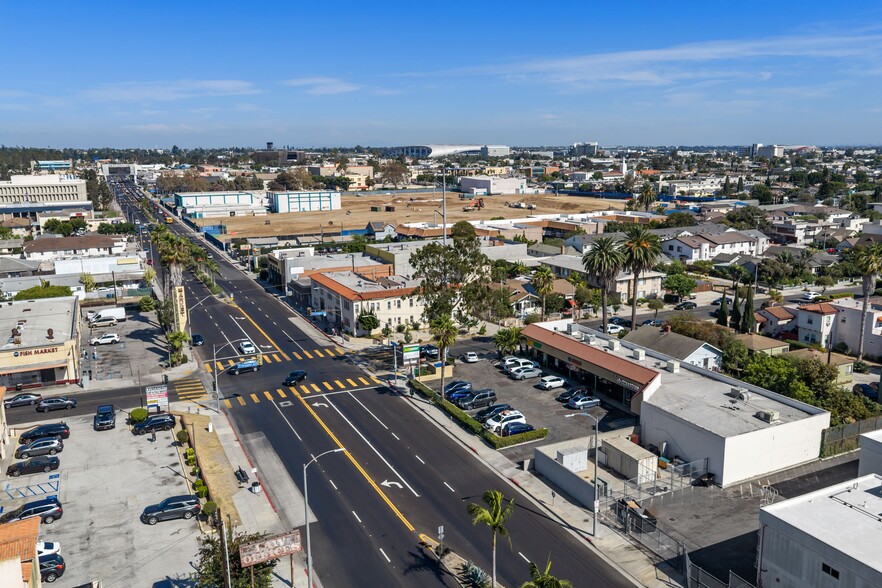 More Photos Of 300 W Manchester Blvd, Inglewood Storefront For Sale