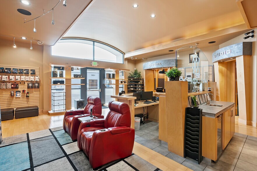 More Photos Of 1090 Cambridge Cir, Layton Flex For Sale