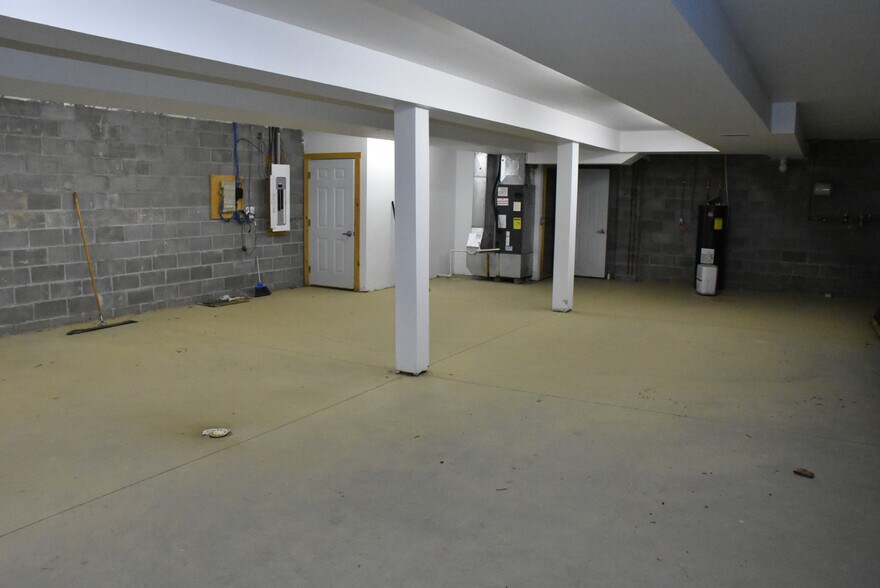 More Photos Of 105 McQuiston Dr, Jackson Center Industrial For Sale