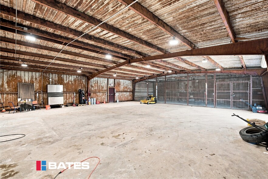 More Photos Of 901 E Johnson St, Waco Service For Sale