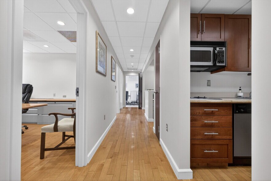 More Photos Of 450 Lexington St, Auburndale Office For Sale