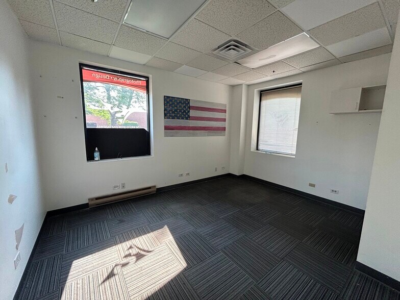 More Photos Of 350-370 Lexington Dr, Buffalo Grove Flex For Lease