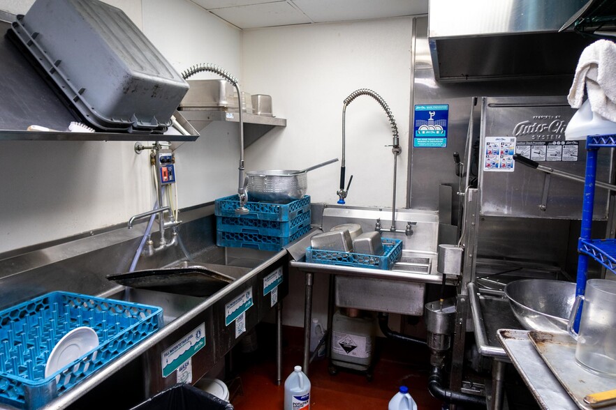 More Photos Of 1700-1712 1/2 W Sunset Blvd, Los Angeles Apartments For Lease