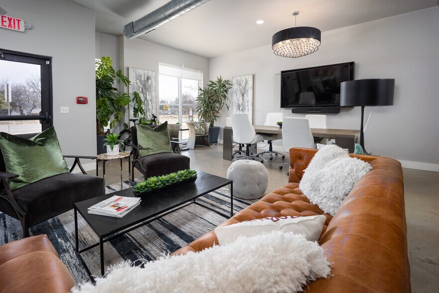 More Photos Of 101 W Apache St, Norman Office For Lease