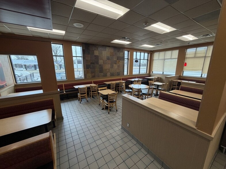 More Photos Of 418 S Ankeny Blvd, Ankeny Restaurant For Sale