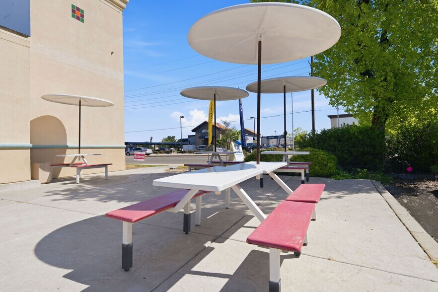 More Photos Of 410 N 11th Ave, Hanford General Retail For Sale