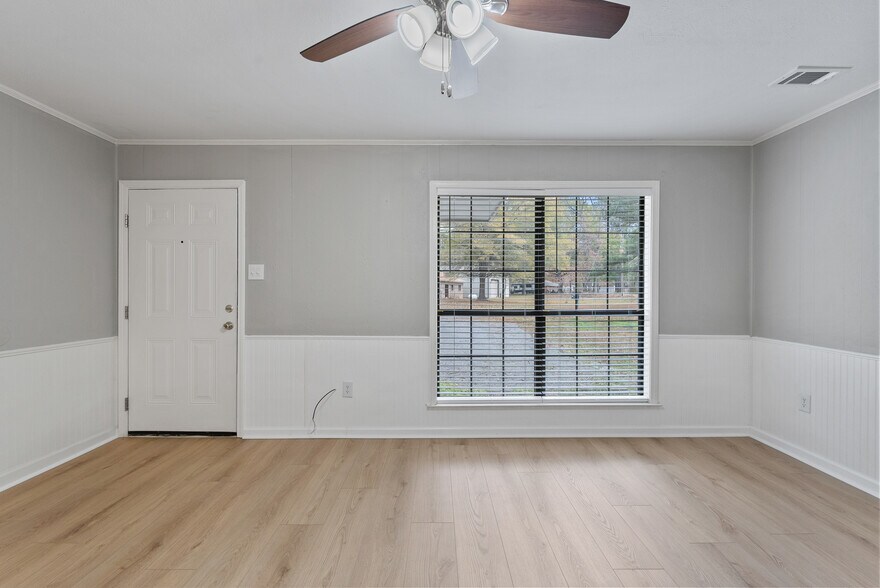 More Photos Of 16 Linder Rd, Greenbrier Apartments For Sale