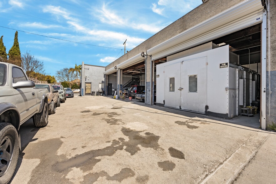 More Photos Of 620 E 2nd St, Santa Ana Service For Sale