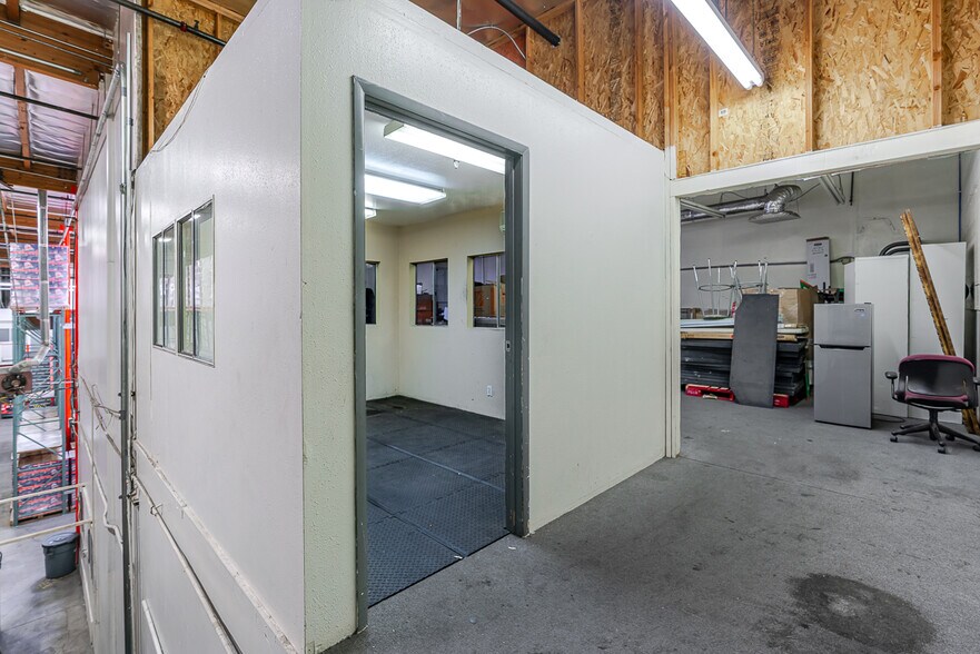 More Photos Of 9142 Independence Ave, Chatsworth Manufacturing For Sale