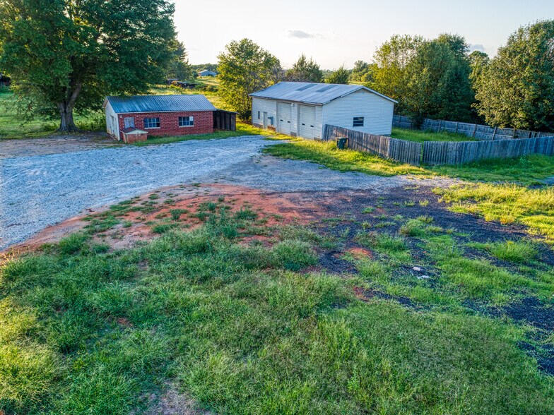 More Photos Of 690 River Highway Unit #3, Mooresville Freestanding For Sale