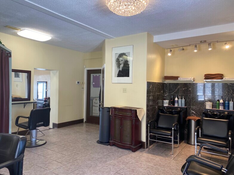 More Photos Of 455 Hazeldean Rd, Ottawa General Retail For Sale