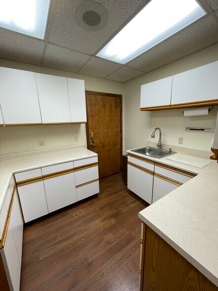 More Photos Of 48 E Silver St, Westfield Medical For Sale