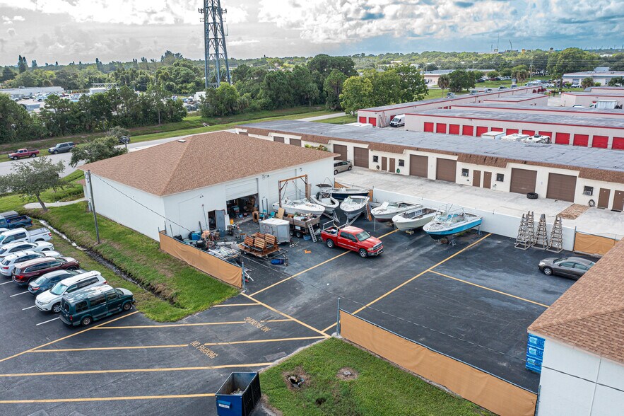 More Photos Of 1053 SE Holbrook Ct, Port Saint Lucie Warehouse For Lease