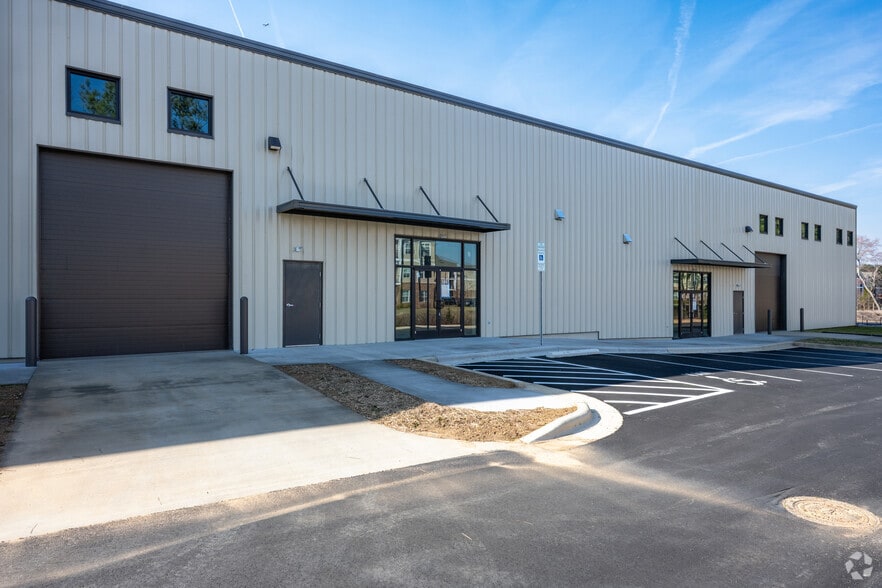 More Photos Of 717 Brigham Rd, Greensboro Flex For Lease