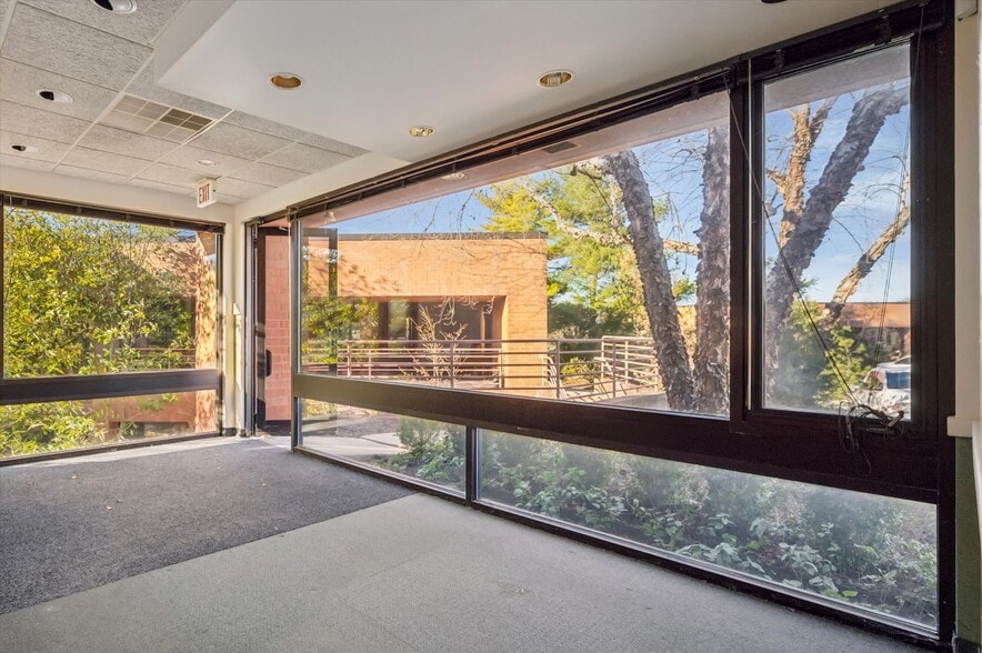 More Photos Of 486 Norristown Rd, Blue Bell Office For Lease