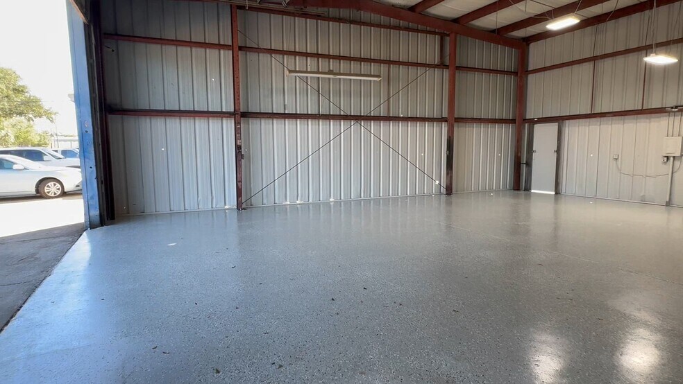 Primary Photo Of 5626 N Dale Mabry Hwy, Tampa Warehouse For Lease