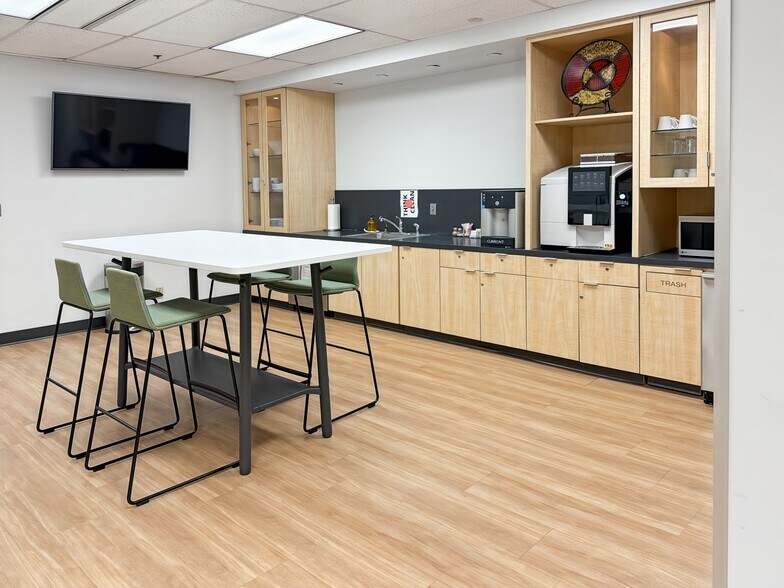More Photos Of 9393 W 110th St, Overland Park Coworking Space
