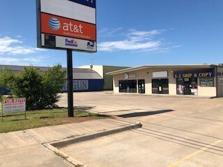 More Photos Of 1526 N Harrison St, Shawnee Freestanding For Lease