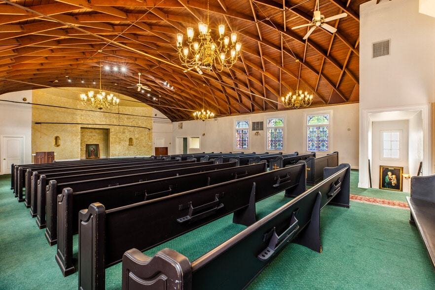 More Photos Of 632 W Stocker St, Glendale Religious Facility For Sale