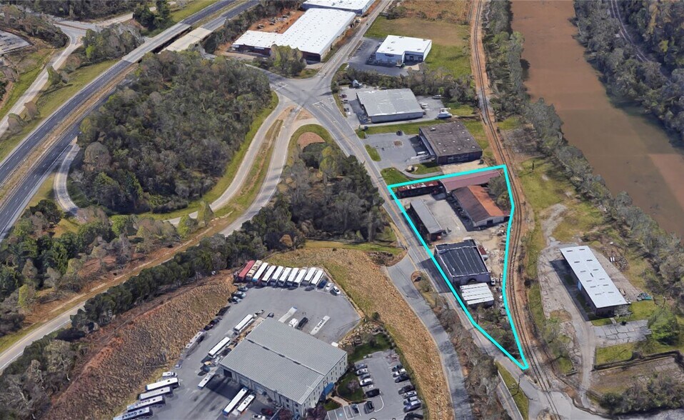 More Photos Of 860 Riverside Dr, Asheville Warehouse For Lease