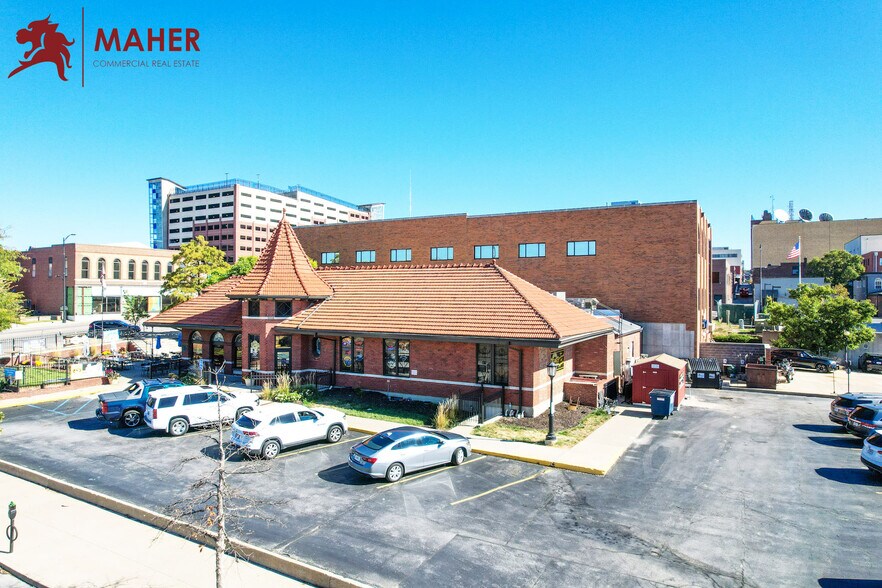 More Photos Of 402 E Broadway, Columbia Restaurant For Sale