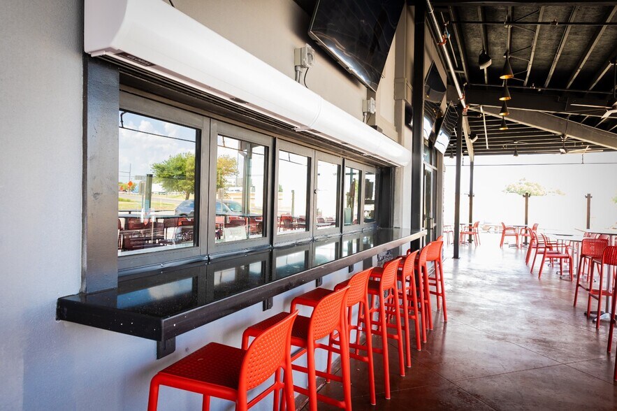 More Photos Of 6501 North Fwy, Fort Worth Restaurant For Sale