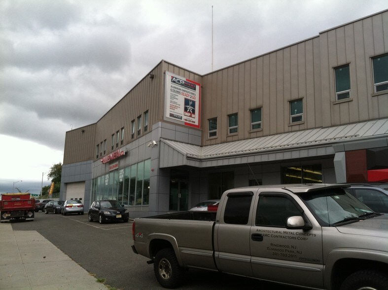 More Photos Of 3114 Tonnelle Ave, North Bergen Showroom For Lease