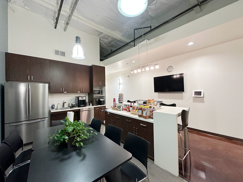 More Photos Of 990 Reserve Dr, Roseville Office For Sale