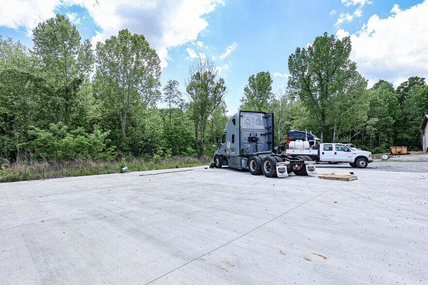 More Photos Of 430 US-62 E, Eddyville Auto Repair For Sale