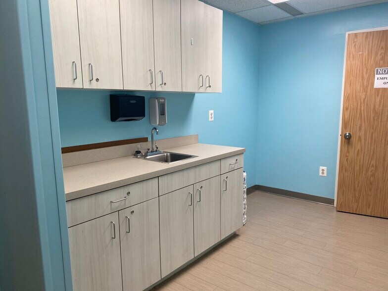 More Photos Of 1830 Town Center Dr, Reston Medical For Sale