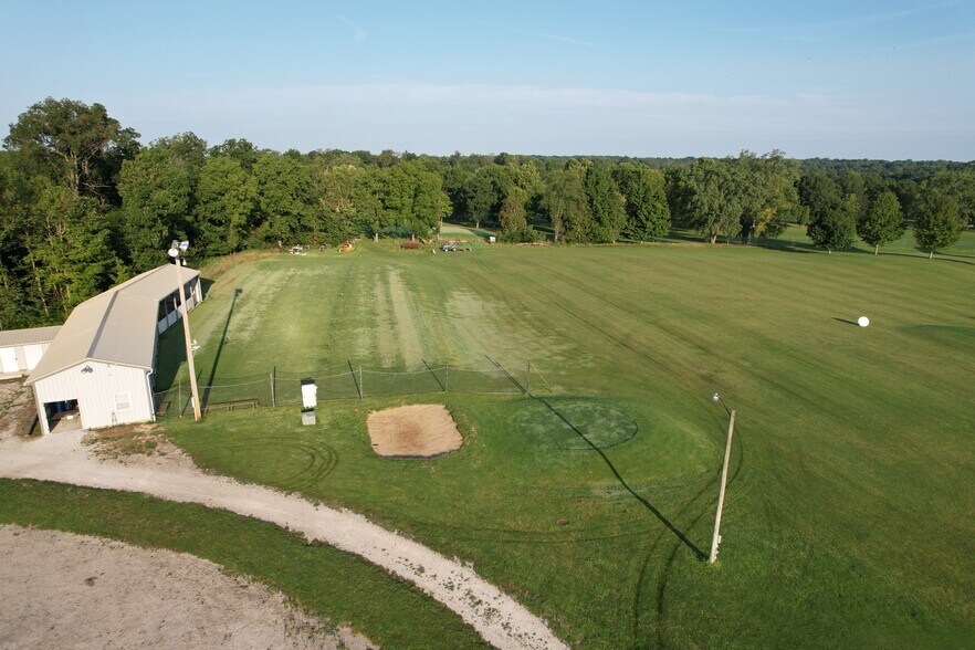 More Photos Of 7453 400 S, Marion Sports And Entertainment For Sale