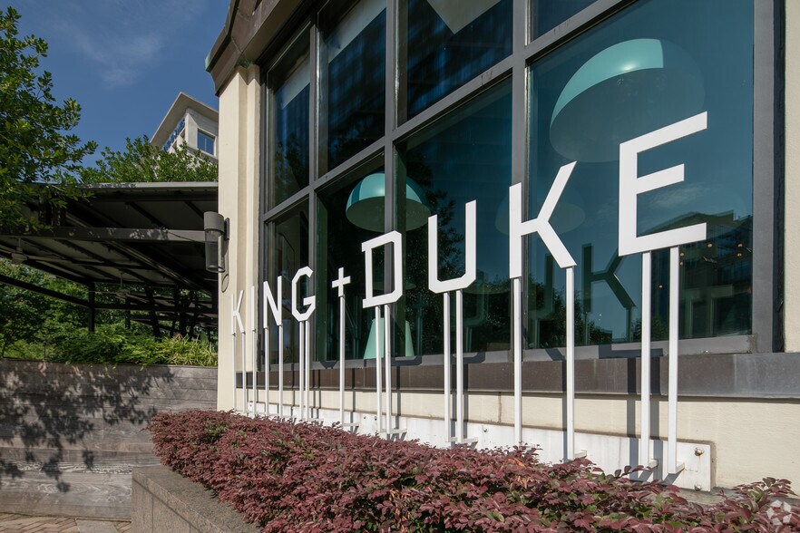 More Photos Of 3060 Peachtree Rd NW, Atlanta Office For Lease