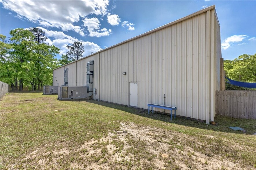 More Photos Of 100 Duggan Ave, Crestview Specialty For Sale