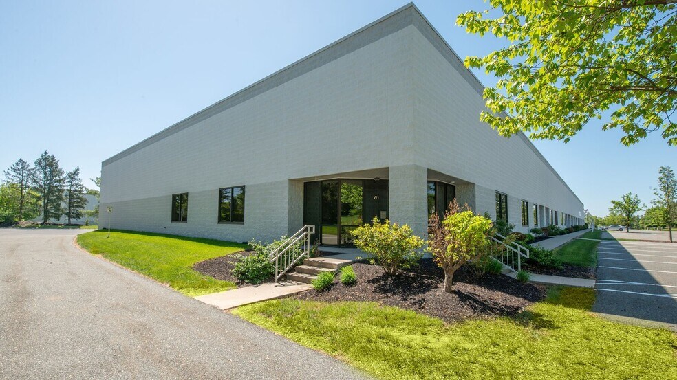 More Photos Of 6520 Stonegate Dr, Allentown Unknown For Lease