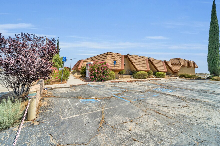 More Photos Of 40420 10th St W, Palmdale Freestanding For Sale