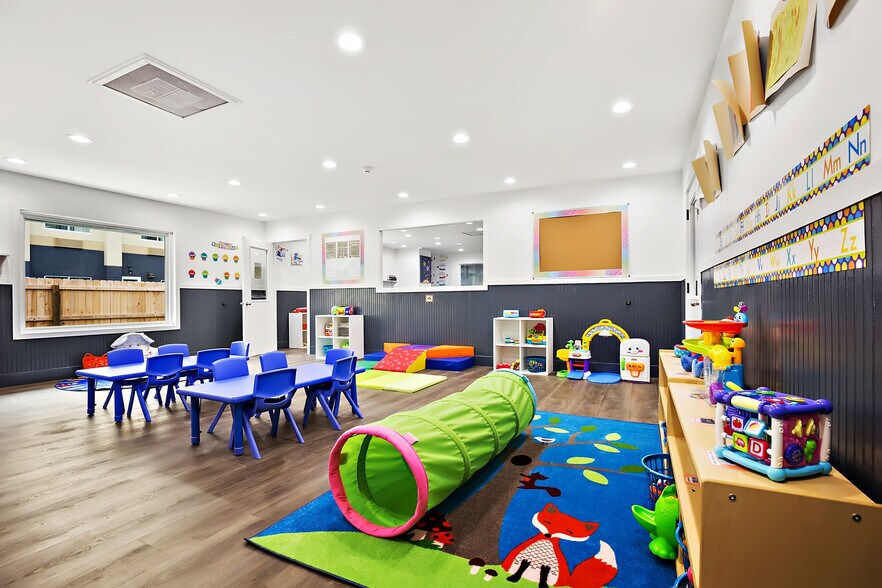 More Photos Of 3245 Executive Dr, Clearwater Daycare Center For Sale