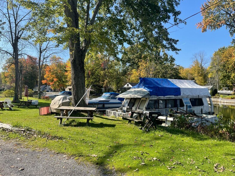 More Photos Of 9503 Hitchcock Point, Bridgeport Marina For Sale