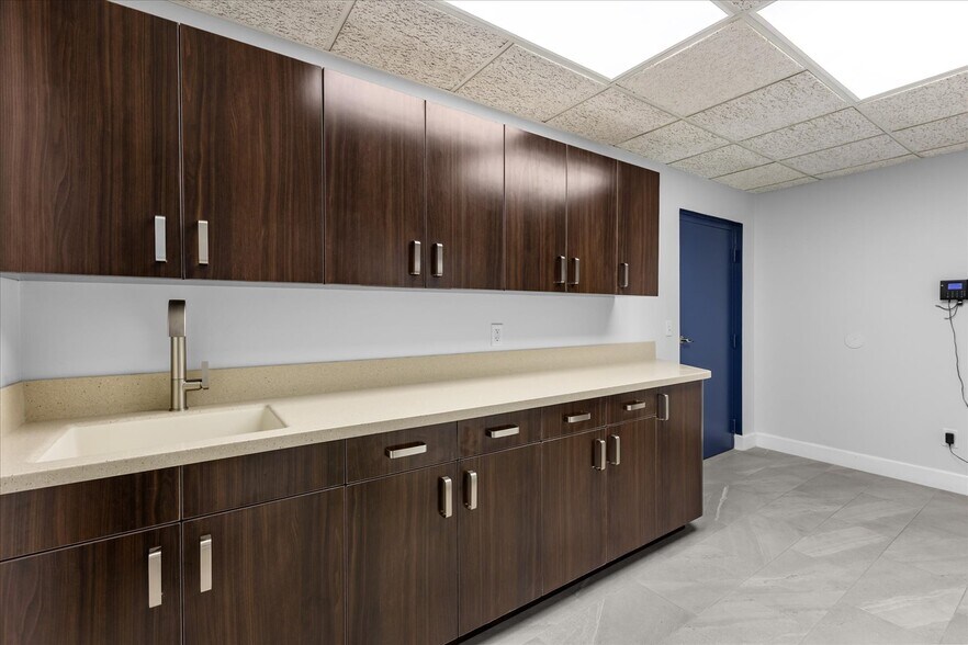 More Photos Of 3454 Aloma Ave, Winter Park Warehouse For Lease