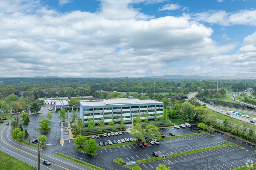 More Photos Of 301 Plus Park Blvd, Nashville Office For Lease