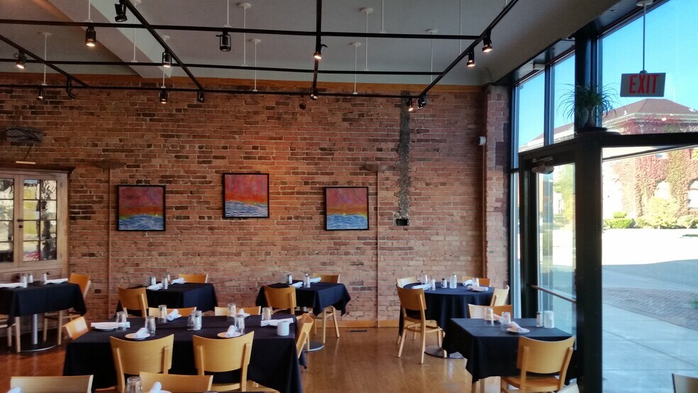 More Photos Of 208-212 Territorial Rd, Benton Harbor Restaurant For Lease