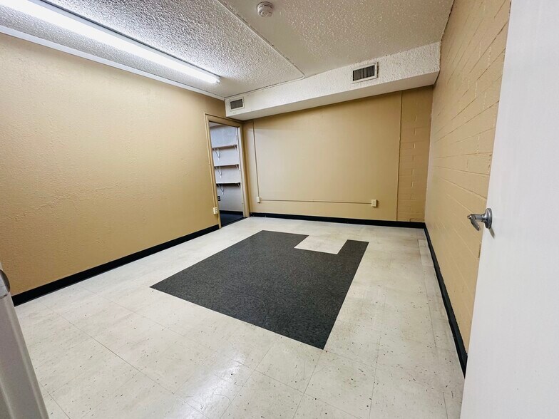 More Photos Of 600-608-640 Fry Blvd, Sierra Vista Unknown For Lease