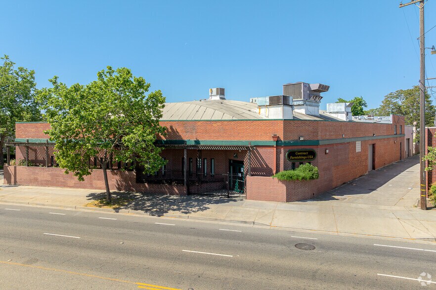 More Photos Of 3258 Stockton Blvd, Sacramento Unknown For Lease