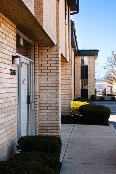More Photos Of 5555 N Tacoma Ave, Indianapolis Office For Lease