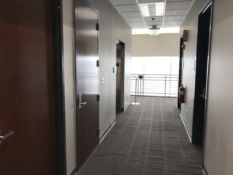 More Photos Of 9 Crystal Lake Rd, Lake In The Hills Office For Lease