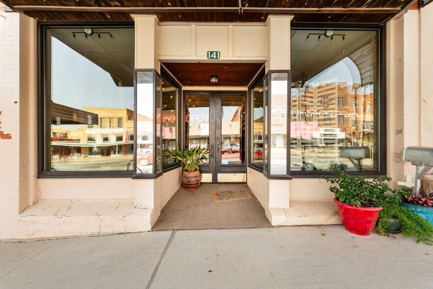 More Photos Of 133 N Texas St, De Leon Storefront For Sale
