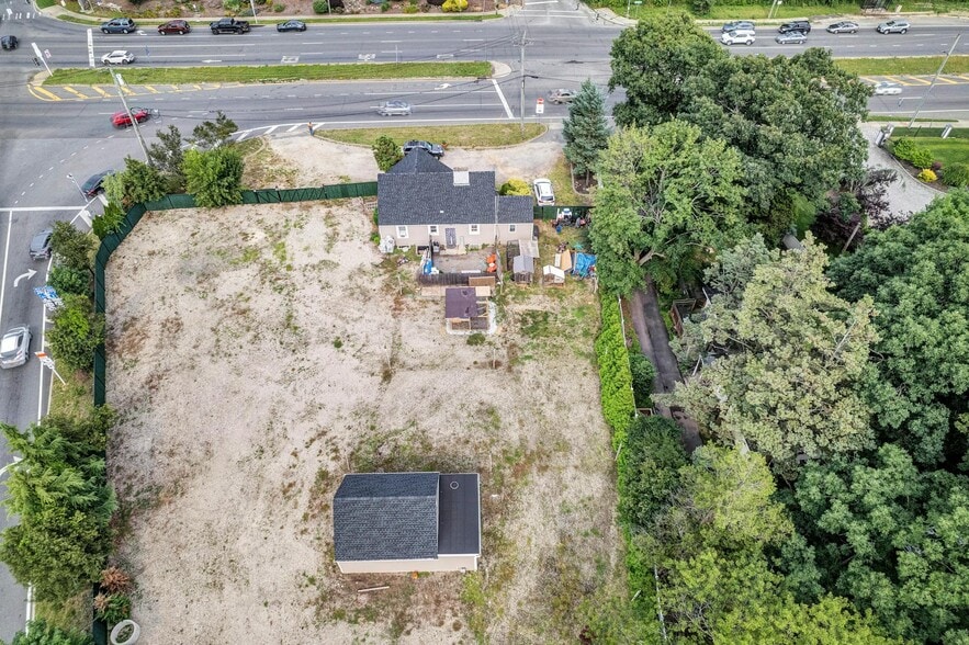 More Photos Of 557 Deer Park Rd, Dix Hills Flex For Sale