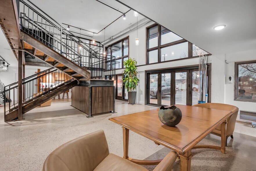 More Photos Of 810 N Lilac Dr, Golden Valley Office For Lease