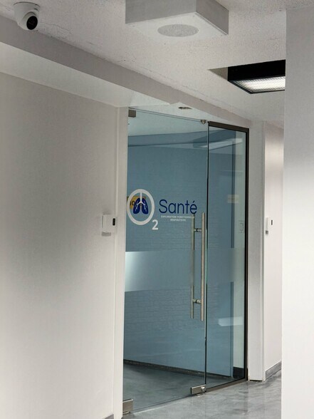 More Photos Of 3858-3870 Notre-Dame, Laval Office For Sale