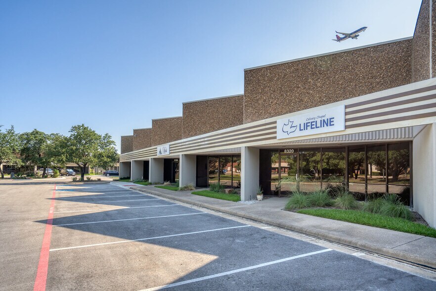 More Photos Of 8330-8344 Sterling St, Irving Showroom For Lease