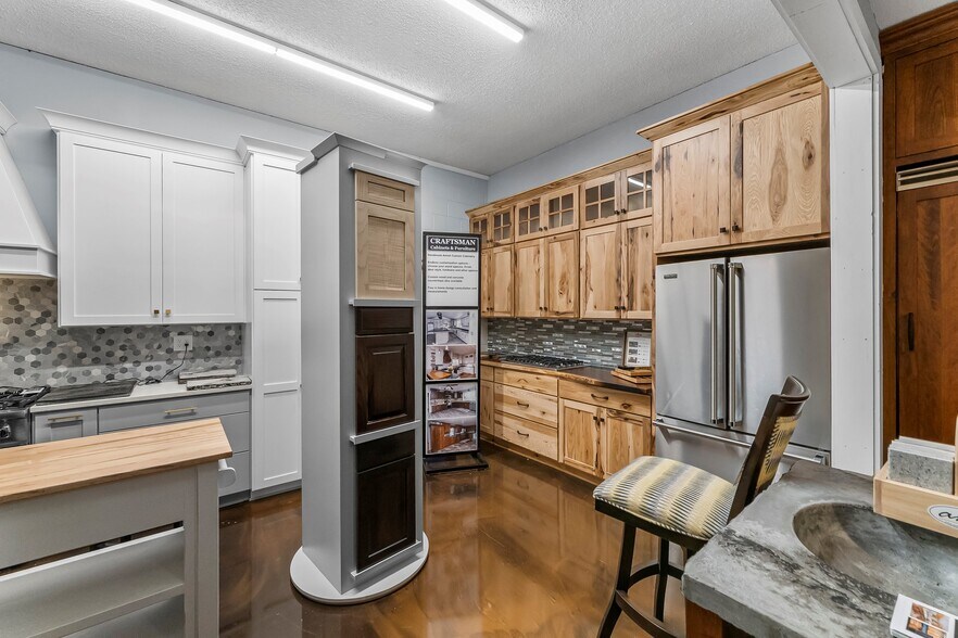 More Photos Of 2994 Hickory Blvd, Hudson Freestanding For Sale